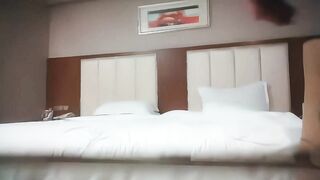 【无情哈拉哨】1000块，00后兼职学生妹，甜美乖巧可舌吻，粉胸美穴少女胴体，初恋感觉扑面而来