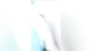 【有奶水的小少妇】农村小媳妇，留守在家寂寞了，跑到小树林里，挤奶水，抠骚逼，紧张刺激有趣