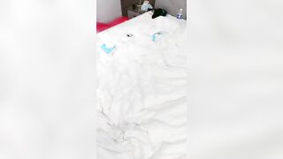 【极品骚妇群交-下篇】好几个男人玩一个骚女，又草逼又草嘴给小少妇搞的神魂颠倒，爽得浪叫求饶，多体位抽插玩弄干到求饶双腿发抖
