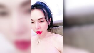 【诱惑指数9分身材爆炸御姐】175CM顶级美腿，骚舞扭动太妖艳，假屌深插很会玩，从下往上视角抽插，搞得淫水直流