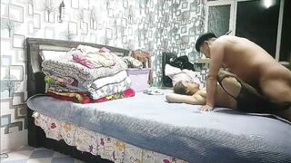 再约良家骚女，吃饱喝足再开操，开档黑丝猛扣穴，怼着大屁股尽情输出