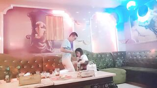 商K达人，激情一整夜，今晚学生妹主题，一曲《大风吹》氛围拉满，与小萝莉深入交流双双高潮.