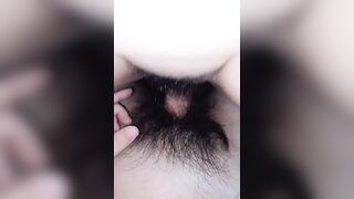 嗨起来吧小宝贝，少妇露脸偷情户外车震让小哥无套爆草抽插，干的正爽呢来电话好刺激，口交淫水大鸡巴抠高潮