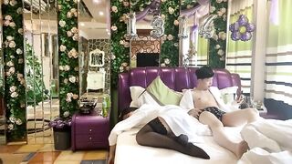 小哥宾馆约炮黑丝小美女【上篇】尝试一字马各种高难度姿势，完美露脸