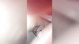 新来的妹子清纯粉嫩，逼逼好美伺候小哥深喉大鸡巴，自己自慰骚穴让小哥草嘴