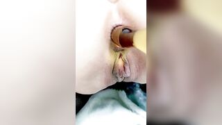 新来的妹子颜值高玩的开，全程露脸漏着奶子的全身黑丝情趣诱惑，让小哥压在身下爆草吃奶亲嘴，撅着屁股玩菊花