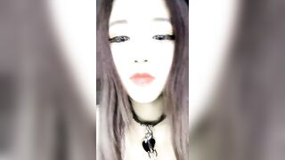 气质漂亮妹妹，颜值网红脸，带狗链，道具自慰，按到阴蒂和阴唇上表情呻吟很到位