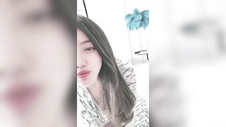 气质长发美女和炮友操逼，69姿势深喉口交，美腿白丝袜镜头前抽插，一下下猛顶，叫的大声很好听