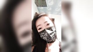 电臀女王来袭【浴室滴蜡SM自慰篇】顶级美臀蜜桃臀御姐，特写美臀这屁股简直完美，窗边裸舞外面不知道有没人看，厕所假屌爆插小穴