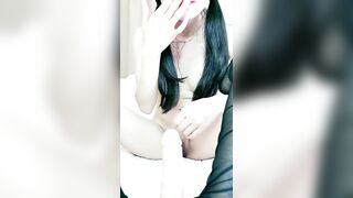 白皙皮肤制服妹子【下】第一视角露脸自慰，跳蛋，道具，炮击一个也不能少，手指抠逼流了很多白浆