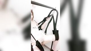 美少妇的新婚之夜【下篇】新娘装露脸大秀啪啪直播，各种玩弄各种插，无套蹂躏爆草，口交足交舔逼，让小哥口爆吞精