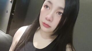 肉弹冲击台湾风韵爆乳尤物【嫚嫚 】真实咖啡女店员，主动搭讪男顾客，带回酒店激战，爆射巨乳新鲜牛奶汁