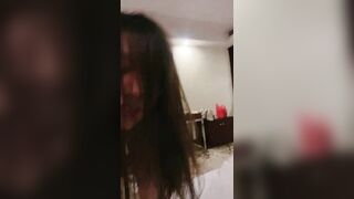 被男友操的心花怒放的【小骚货-下篇】笑着很开心，酒店后入长发锥子奶妹妹，多角度拍摄，最后口爆一嘴