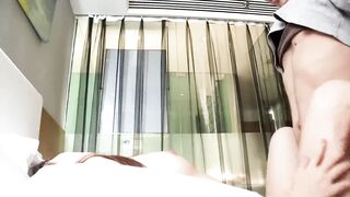 酒店约操白领小姐姐，超级嫩小逼里面很湿，C罩杯坚挺白嫩美乳，吸吮大屌舔蛋，后入激情爆插2K搞高清