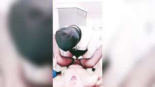 风骚御姐OL装扮，黑丝短裙很是性感，大战头套男，解开内衣一顿揉胸，主动骑乘爆插，正入猛操小穴