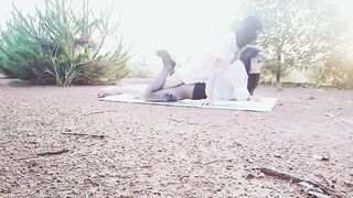 真大胆【暴露癖好】网红美女为出名邀请网友到乡下田间啪啪,性感黑丝短裙真诱惑,担心被农民伯伯听见,狠狠爆操也不敢大叫