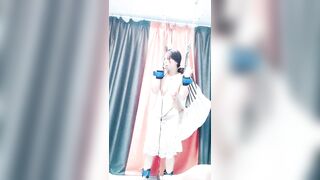 人妻的诱惑【中篇】全程露脸先自慰再玩SM，逼毛整的好有型，吊起来电击逼逼和奶子爽的直颤抖，风油精刺激高潮