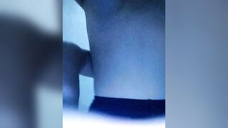 元气少妇在家被他的小哥哥玩弄给狼友看，黑丝女仆情趣逼逼吸烟，全程露脸抠逼舔逼深喉大鸡巴，各种抽插颜射