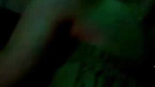 女神的夜店生活，全程露脸昏暗的灯光下脱光揉骚奶子自慰骚穴，跑到厕所两姐妹互相抚慰，舌吻抠逼高潮喷水