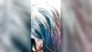 小少妇的春天【中篇】颜值不错先把逼逼洗干净再穿上情趣装丝袜诱惑伺候两个大哥玩3P，逼逼和菊花被一起草高潮喷水
