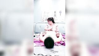 巨奶女技师【下篇】露脸跟小哥激情啪啪，口交舔逼道具玩弄，大奶子玩乳交真刺激，让小哥各种体位爆草抽插大奶子乱晃