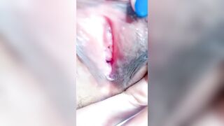 年轻小伙操大屁股淫骚干妈【下篇】镜头前深喉插嘴，翘起灰丝肥臀后入，在厨房扶着屁股撞击，骑乘上下套弄特写