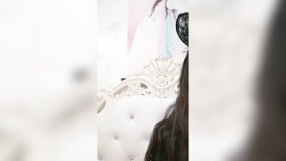 漂亮眼睛极品颜值女神下海大尺度秀，露奶装义乳情趣耳朵，拨开内裤露肥穴，手指揉搓双指插入扣弄搞得湿湿
