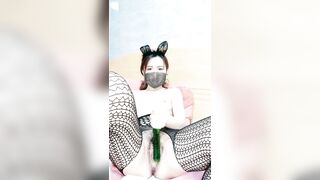 精品舞蹈系大学生妹子热舞自慰诱惑【自慰篇】玻璃棒抽插嫩穴白浆一直流，高跟鞋连体网袜跳舞，玻璃棒整根深插