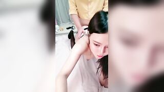迷人的黑丝小奶猫全程露脸激情大秀，自慰骚穴呻吟勾搭大哥激情啪啪，口交大鸡巴被大哥草嘴，各种体位蹂躏