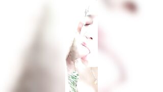 骚熟女老板娘激情户外，全程露脸给小伙深喉大鸡巴，蝴蝶骚逼自慰高潮喷水，被小哥后入捏着奶子疯狂爆草呻吟