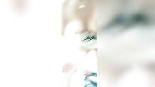 骚熟女老板娘激情户外，全程露脸给小伙深喉大鸡巴，蝴蝶骚逼自慰高潮喷水，被小哥后入捏着奶子疯狂爆草呻吟