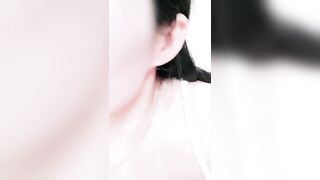 麻花辫笑起来超甜美小姐姐【上篇】近距离自慰，镜头前掰穴特写，手指拍打抠入抽插，搞的湿湿手法娴熟，高潮不断流出水