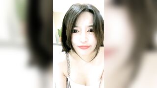 高颜值绿播要下海性感小秀，全程露脸好身材又好听狼友指挥，漏出性感大奶子，非常诱人好刺激