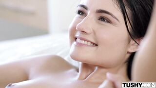 【欧美】这么甜美的小姐姐还这么有情趣，大鸡巴把她全身的洞穴都搞了个遍，连菊花都完全深入撑的爆爆，大声浪吟爽-巨屌肛交