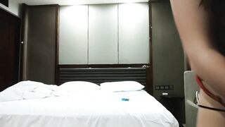 【冒险王探花】23岁小空姐，175大长腿，风情万种肤白如玉，艳舞妖娆勾魂摄魄，极品尤物