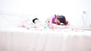 【天天嫖男人探花】大学生喜欢情趣装，这抠逼手法真暴力，姐姐今天让你爽个够真刺激