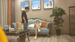 【我有一台拖拉机】顶级高端外围场，苗条00后女神，清纯初恋脸，小仙女在仙丹加持下到达高潮
