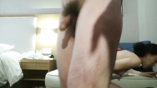 【流浪寻花】足疗店真实勾搭女技师，没玩尽兴再来一炮，69姿势吸吮舔屌，张开双腿猛怼最后口暴
