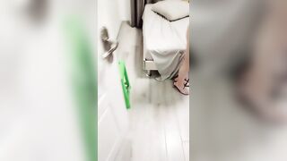 【野狼出击探花】造孽啊，19岁小萝莉，三个壮汉轮操，淫荡激情，娇喘震天响起来